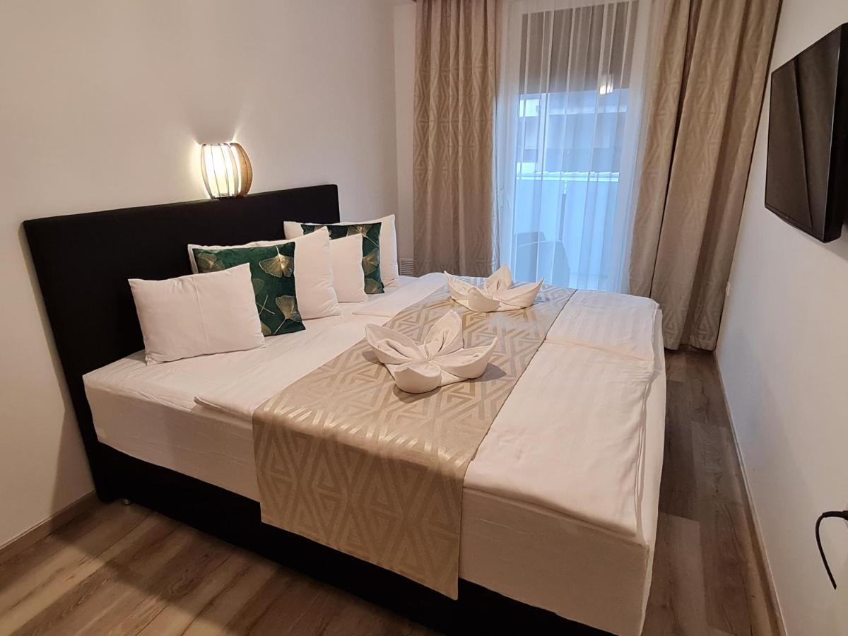 Alexandra Apartment *